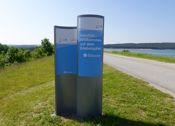 Informationsstele am Weg der Wasserkraft
